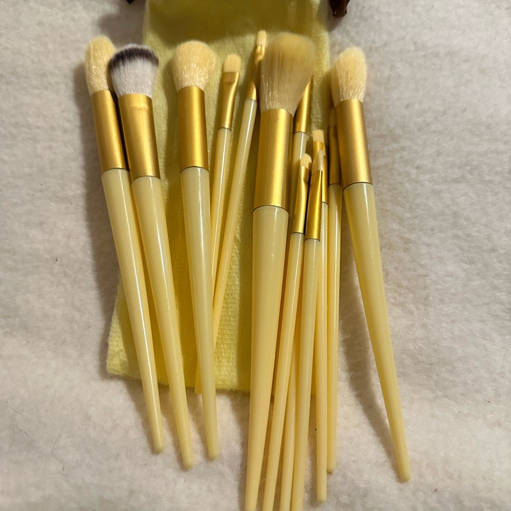 Gold and Cream Makeup Brush Set